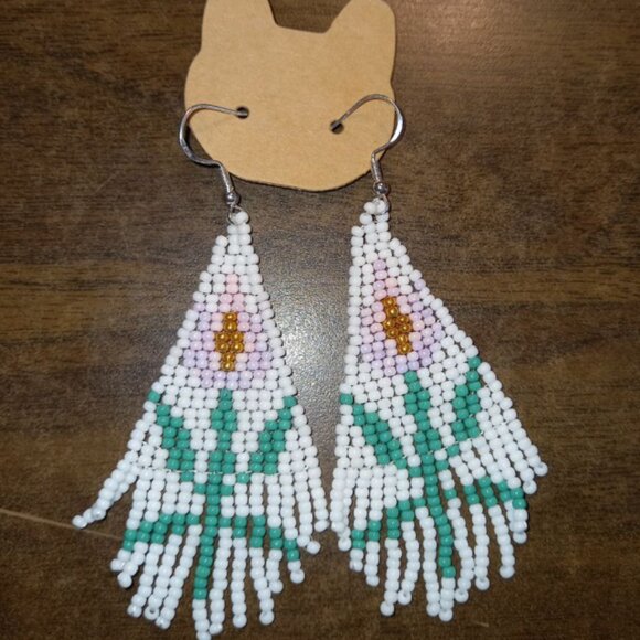 🌸 Floral Elegance in Every Bead 🌸 - Picture 2 of 3